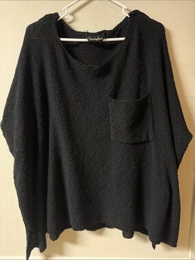 DAVI & DANI Black Textured Crewneck Sweater with Front Pocket